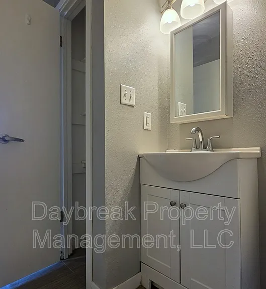 717 30th St N #6 — Photo 7