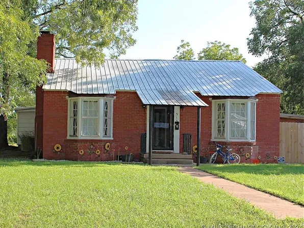 313 W East Ave #B, Waurika, OK 73573