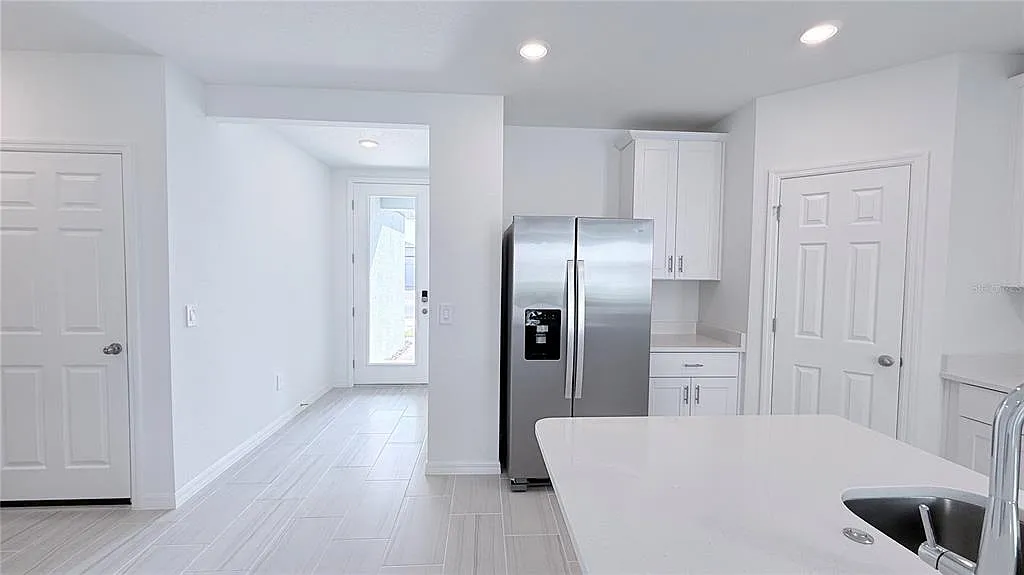 3 bed, 2.0 bath, 1680 sqft, $2,300 — Photo 2