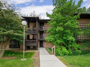 5503 Lakeside Dr APT 2D, Lisle, IL 60532