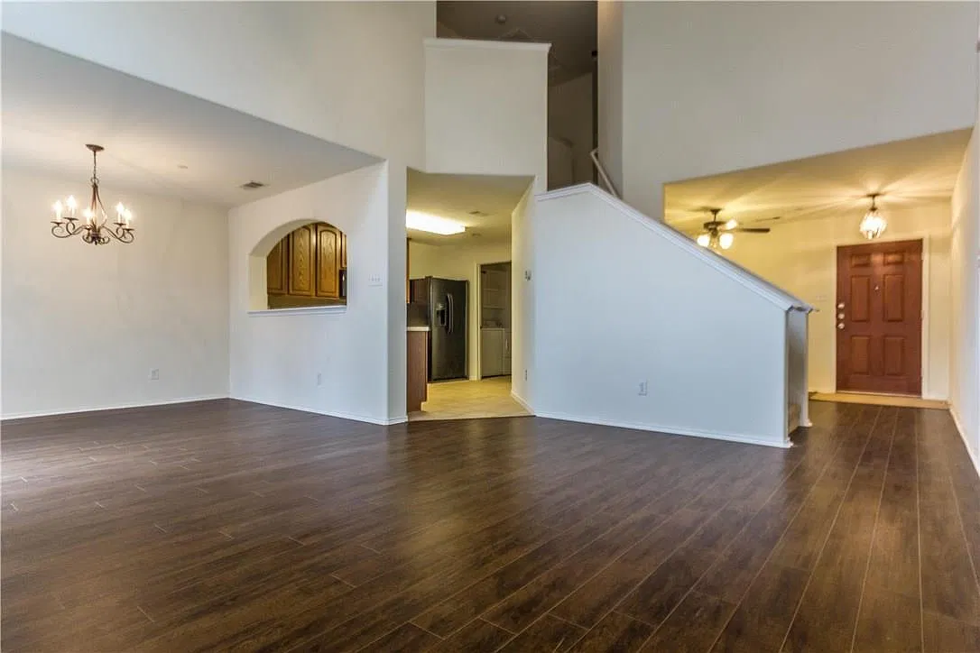 3 bed, 1641 sqft, $2,295 — Photo 2