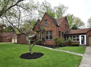 6364 Bonroi Dr, Seven Hills, OH 44131