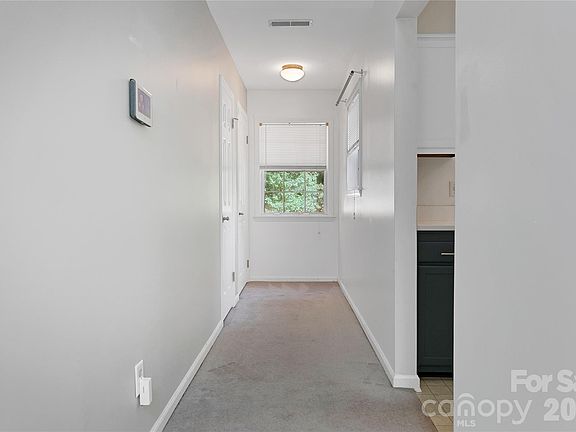 3rd image of 110 Lakeview Ct
