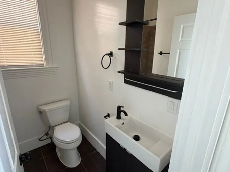 844 Isabella St — Photo 11