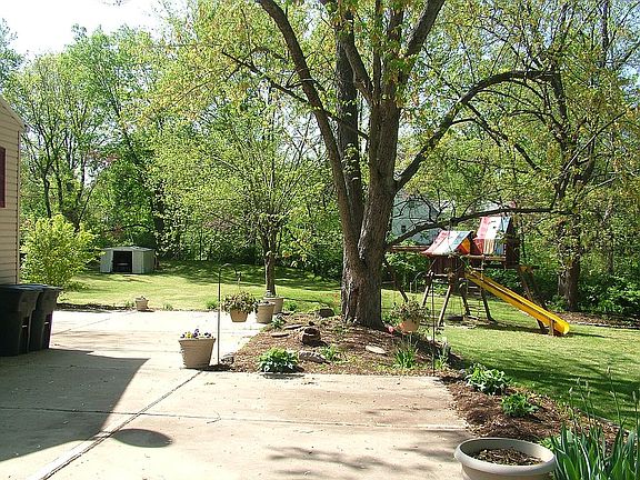 2nd image of 215 Hillsdale Dr