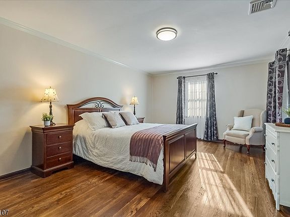 5th image of 9 Canterbury Way