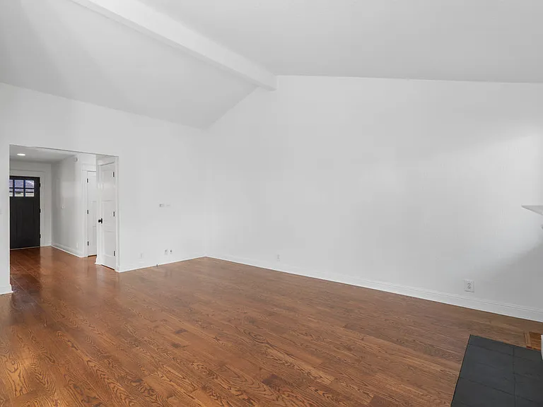 648 Tunbridge Rd — Photo 7
