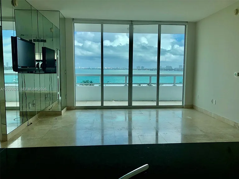 1800 N Bayshore Dr #605 — Photo 4