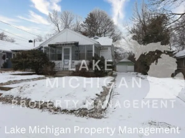 2034 Edgewood Ave NE, Grand Rapids, MI 49505