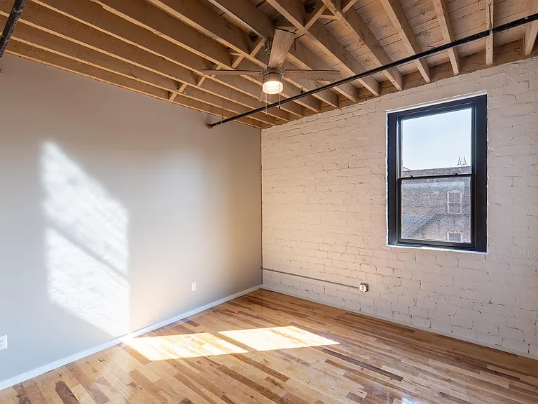 116 N 4th St #214 — Photo 6