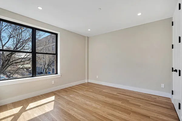 Rented by Bank Neary | media 43