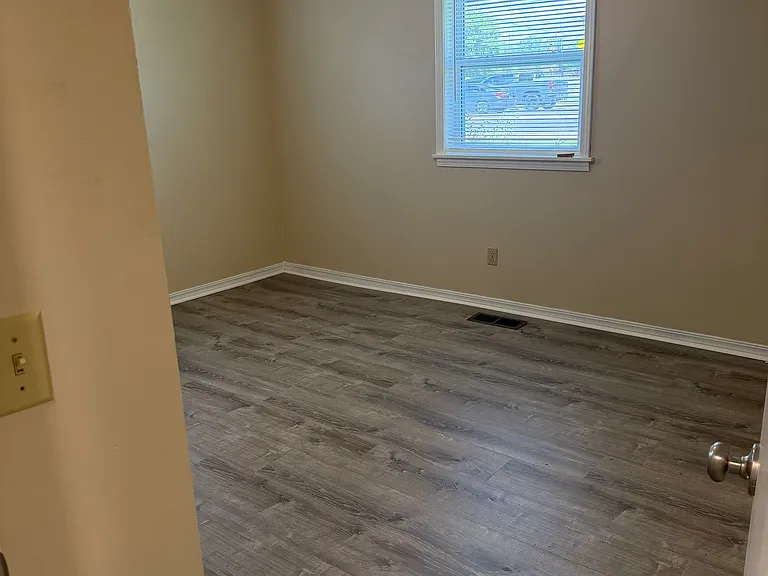 1204 W New Hope Rd — Photo 10