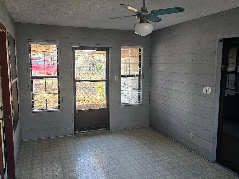 1483 S Waco St — Photo 7