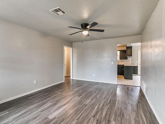 3rd image of 916 NW 104th St