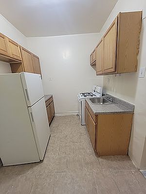 4th image of 164 Linden Blvd #A