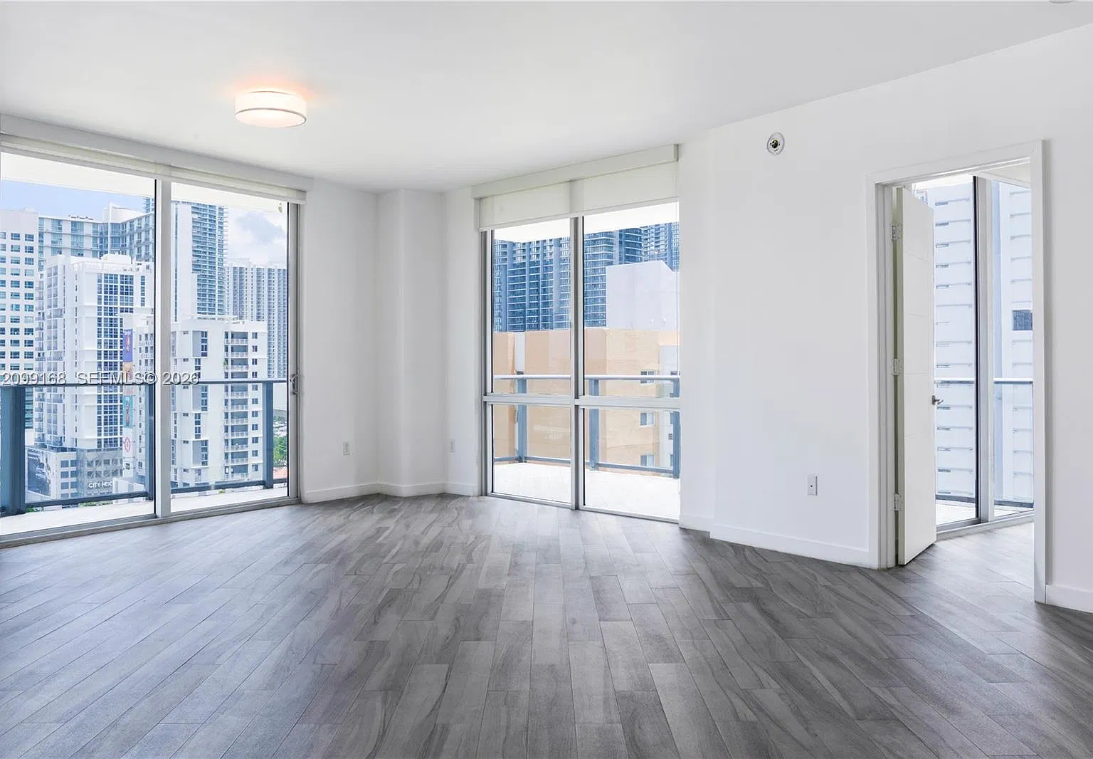 Brickell Ten Condo — Photo 1