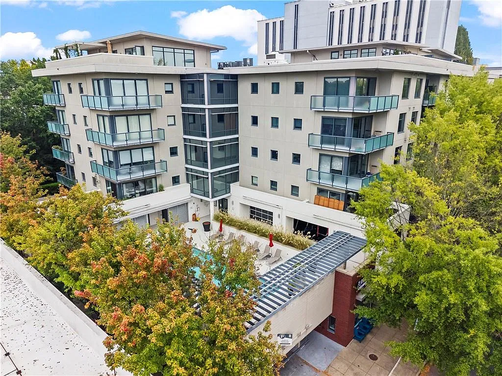 1 bed, 1.0 bath, 912 sqft, $2,000 — Photo 2