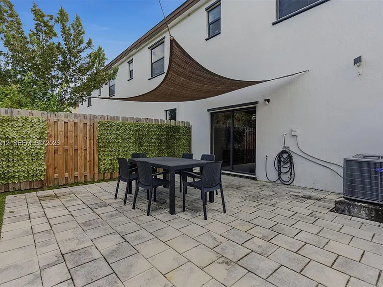 10009 SW 228th Ter — Photo 7