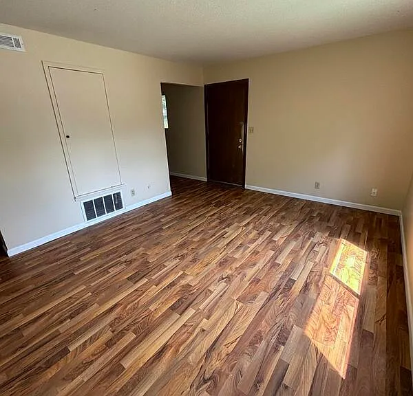 4609 Bancroft Ave #5 — Photo 2