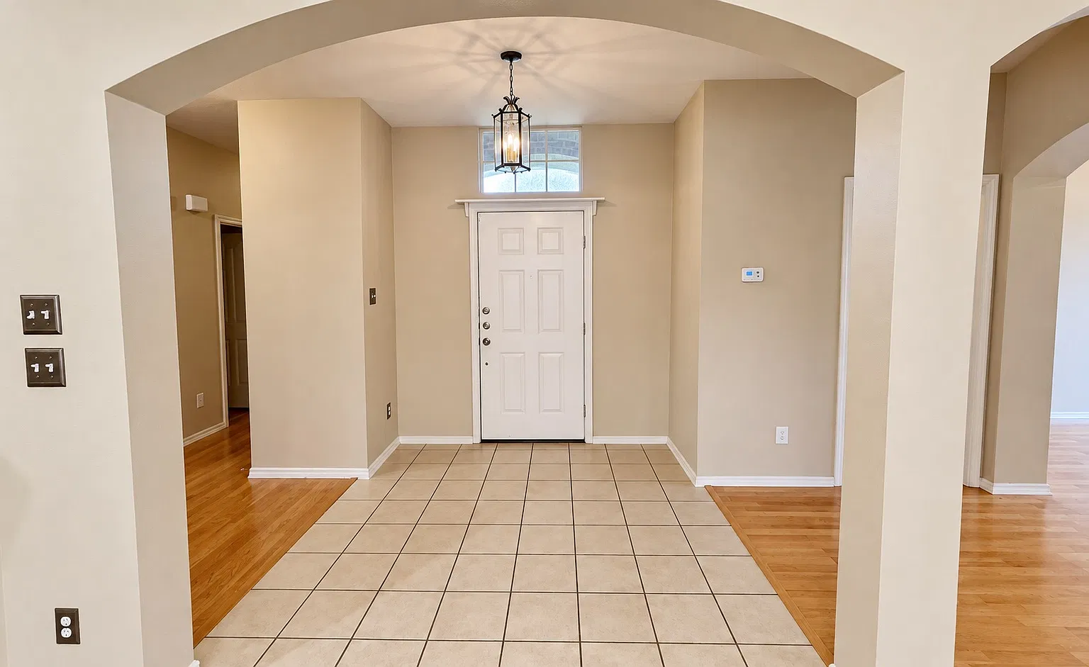 3 bed, 2058 sqft, $2,495 — Photo 2