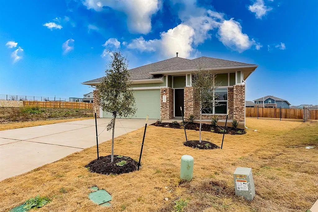 3 bed, 1474 sqft, $1,925 — Photo 3