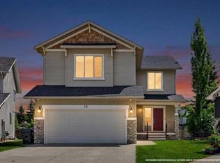 18 W Cougarstone Bay SW, Calgary, AB T3H4Z4