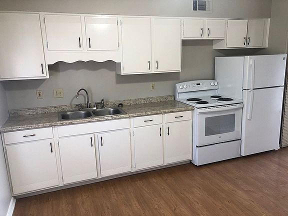 5th image of 712 N 13th Ter APT F