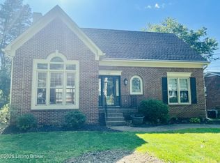 402 Trinity Hills Ln, Saint Matthews, KY 40207