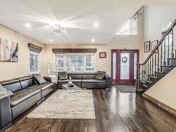 2nd image of 263-10 E Williston Ave