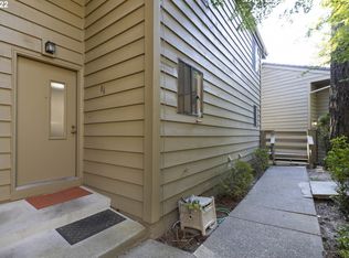 86 Cervantes Cir #10-B, Lake Oswego, OR 97035