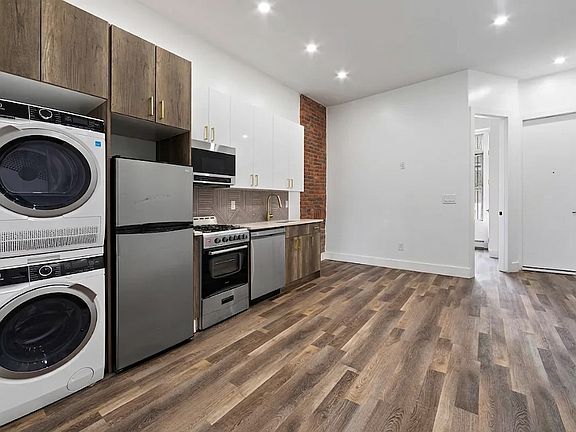 5th image of 338 Hart St Floor 2