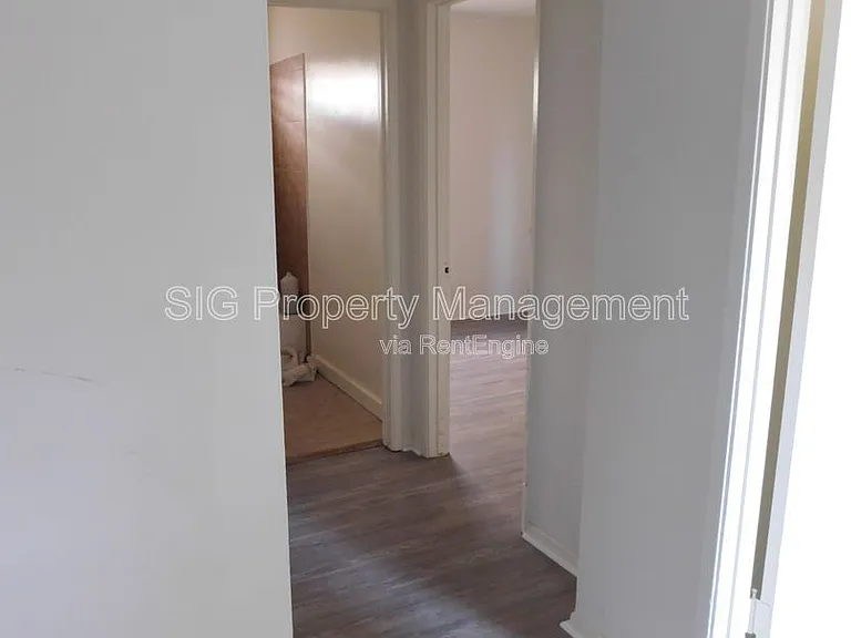 417 E Elmwood Ave #B — Photo 6