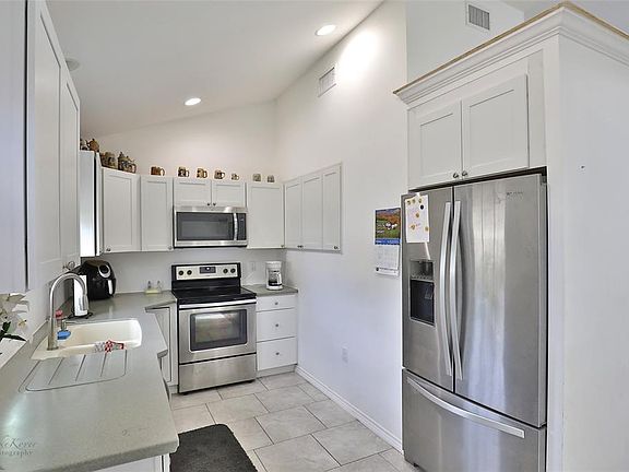 2nd image of 857 Peach St
