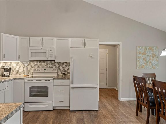 4th image of 6125 Lansdown Ct