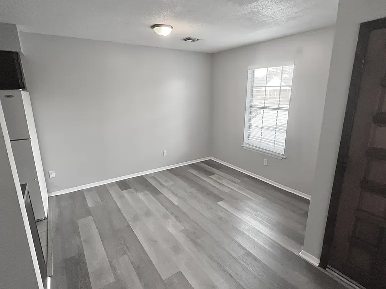 313 Titan Dr #B — Photo 3