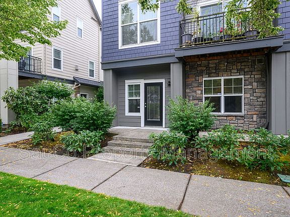 2nd image of 10651 NE Red Wing Way #102
