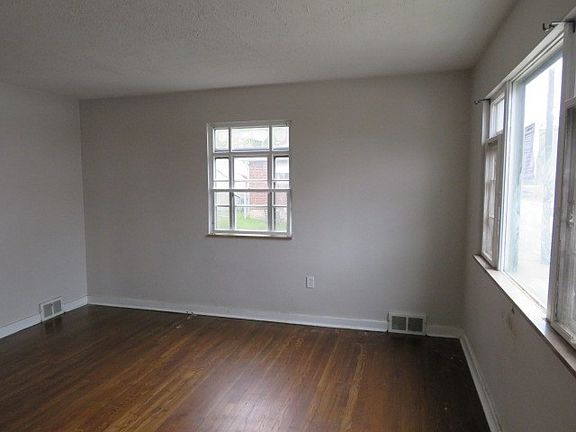 5th image of 230 Cavitt Ave