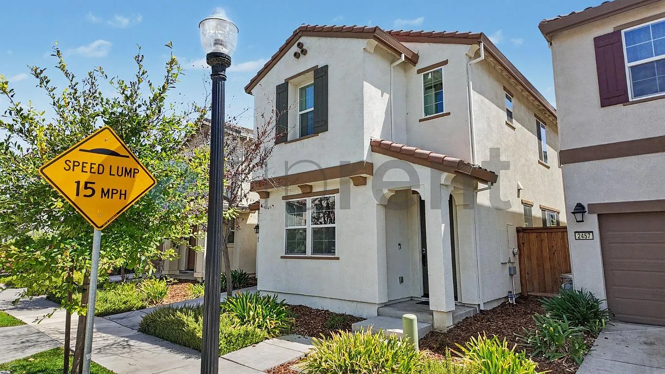4 bed, 1996 sqft, $3,200 — Photo 4