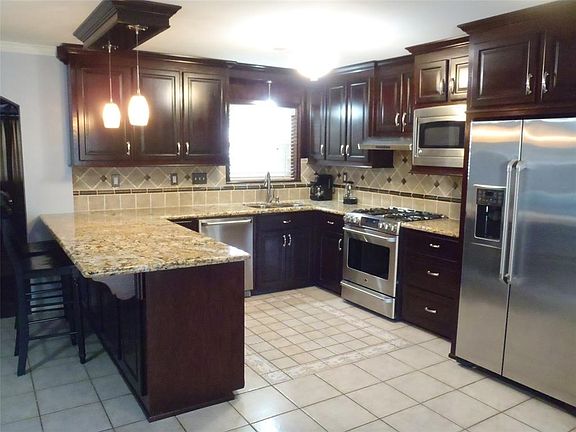 3rd image of 2712 Avenue G