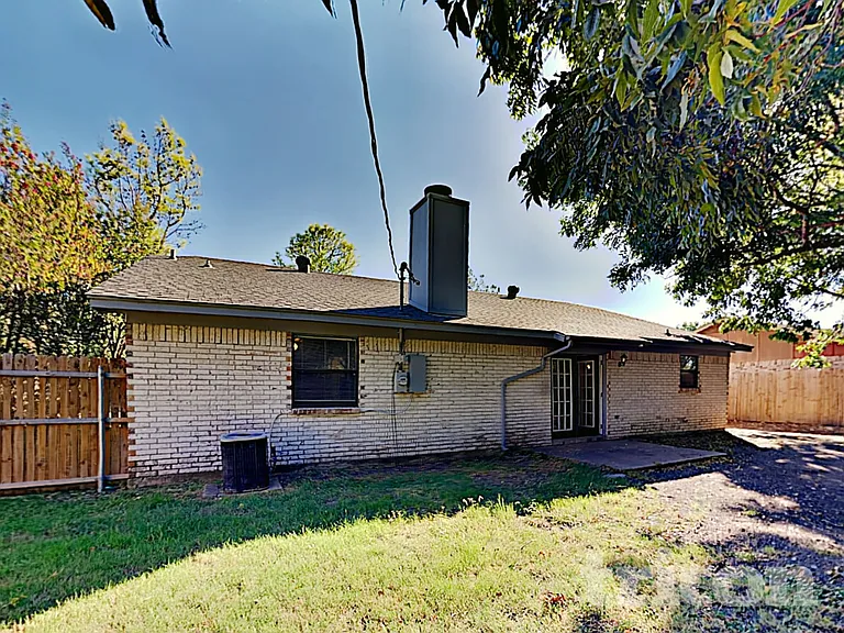 1401 Timbercrest Dr — Photo 16