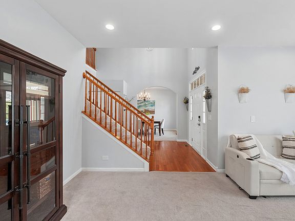 3rd image of 305 Hampton Rd