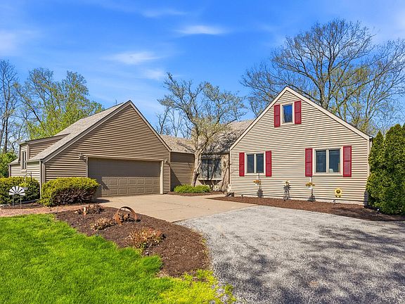 3rd image of 2275 Ridgeview Dr