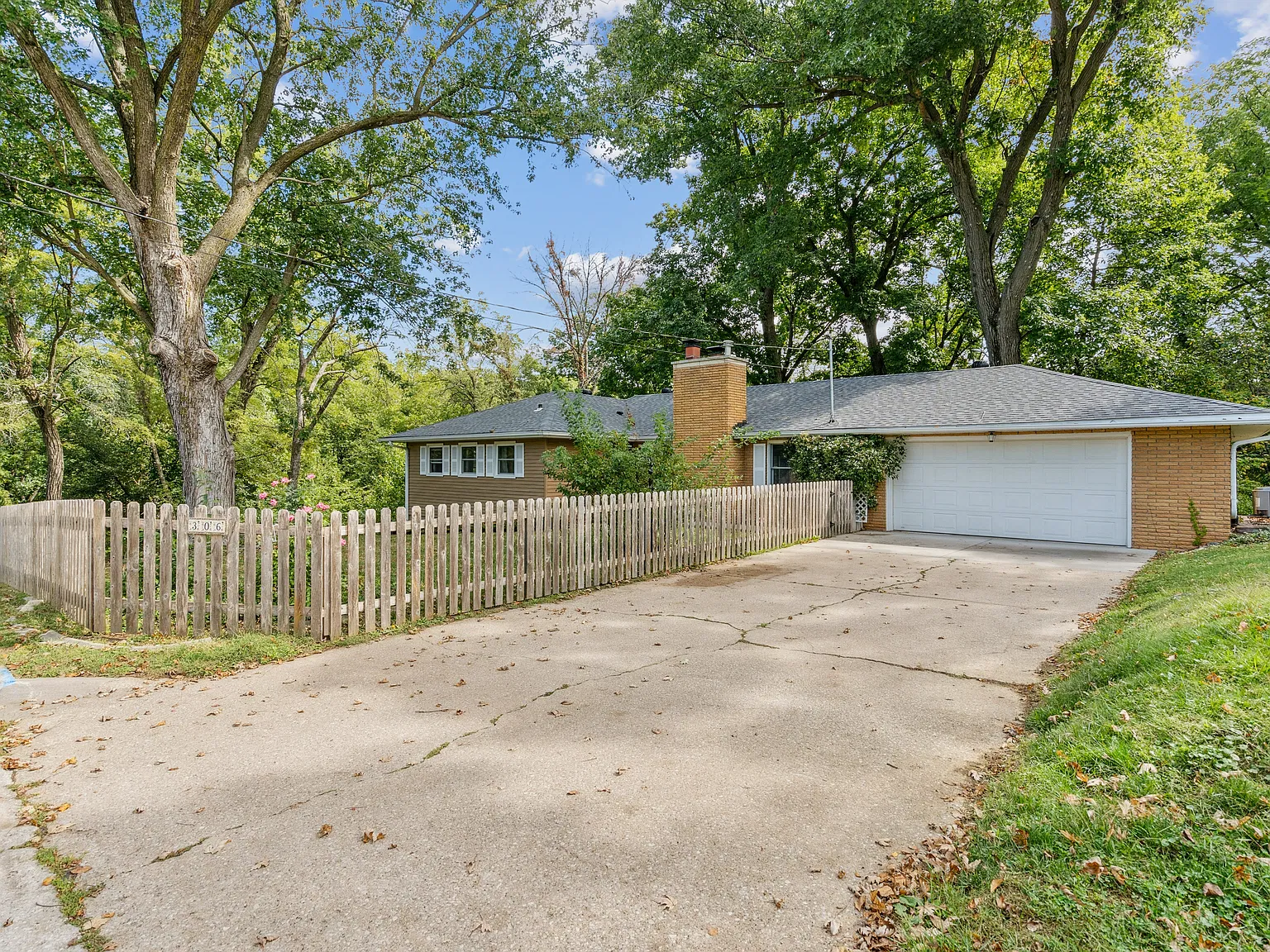 306 Virginia Dr Iowa City — Photo 2