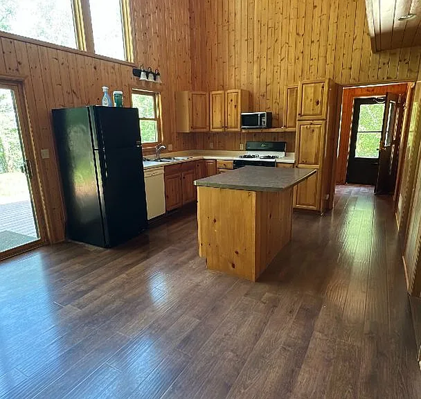 18139 Skye Rd — Photo 9