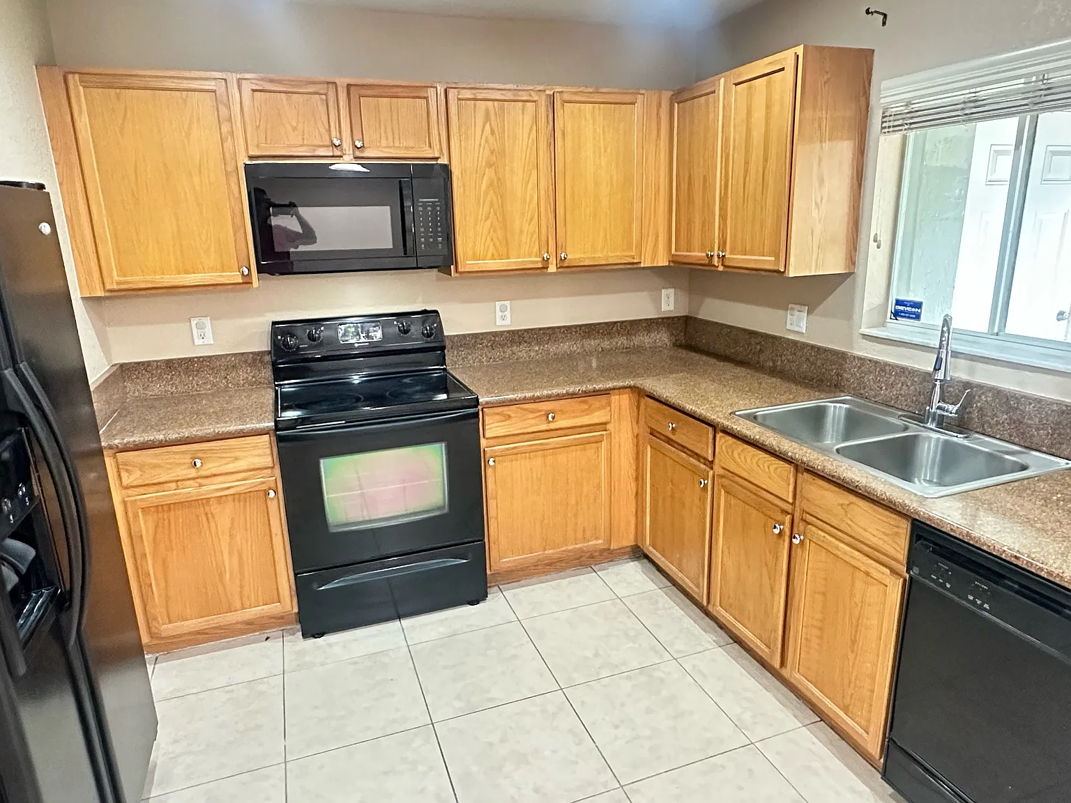 3 bed, 2.5 bath, 1518 sqft, $2,599 — Photo 4