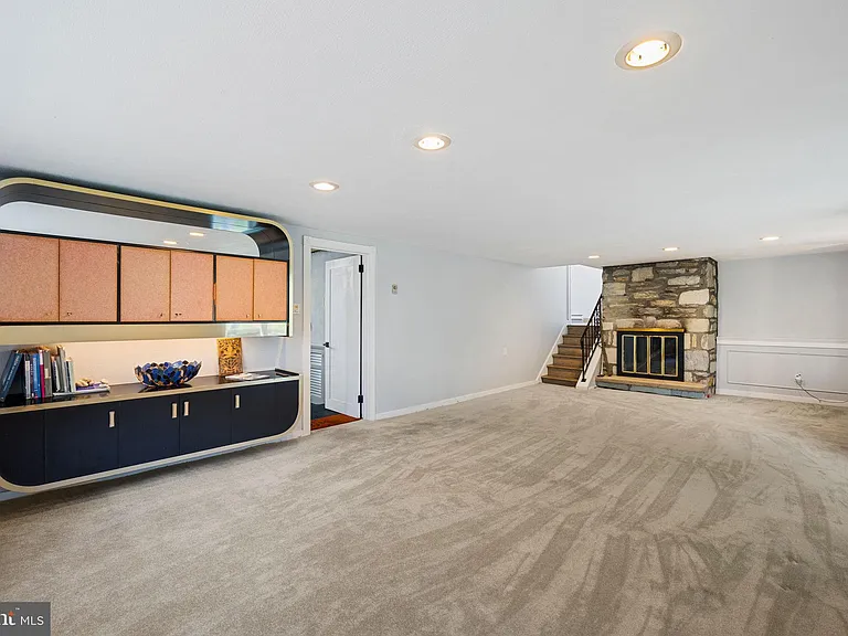 601 Cathcart Rd — Photo 21