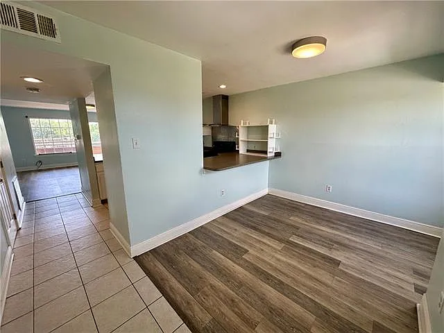 13 Lake Breeze Dr — Photo 3