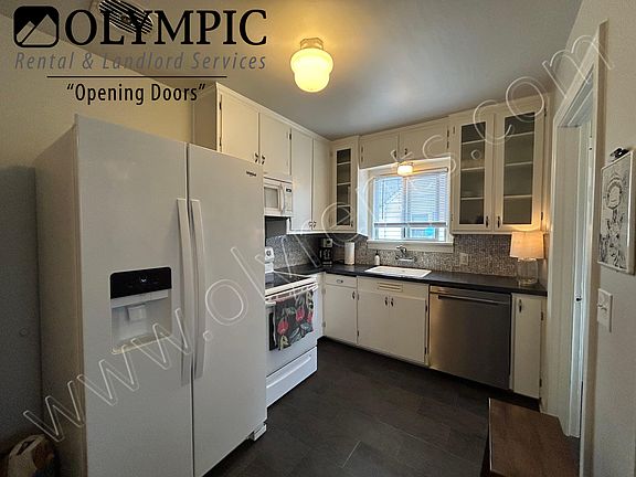 5th image of 3144 Pear St SE