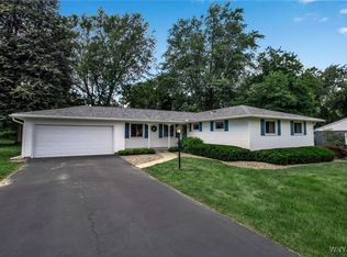 7099 Fieldcrest Dr, Lockport, NY 14094