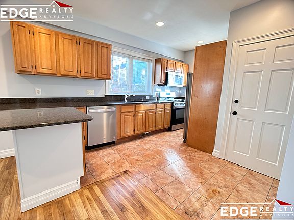2nd image of 41 Dracut St #1